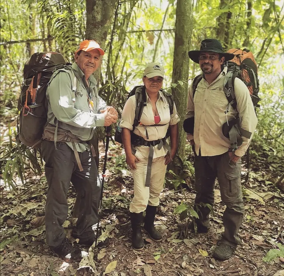 Equipo SAR en misión de búsqueda en la selva de Panamá