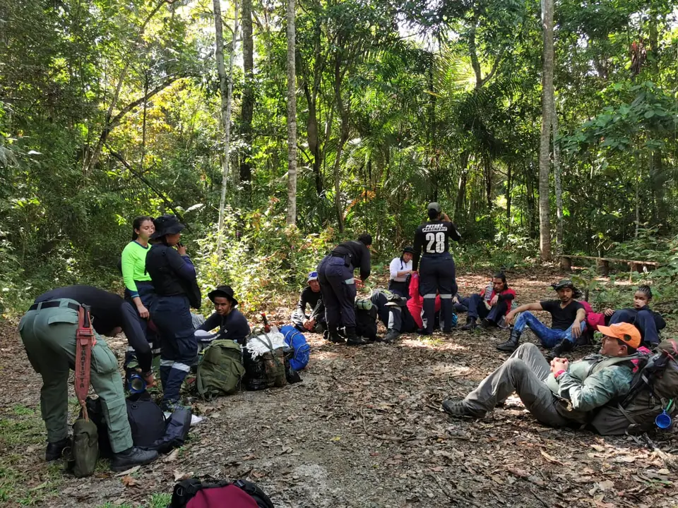 Operación de búsqueda y rescate en terreno selvático